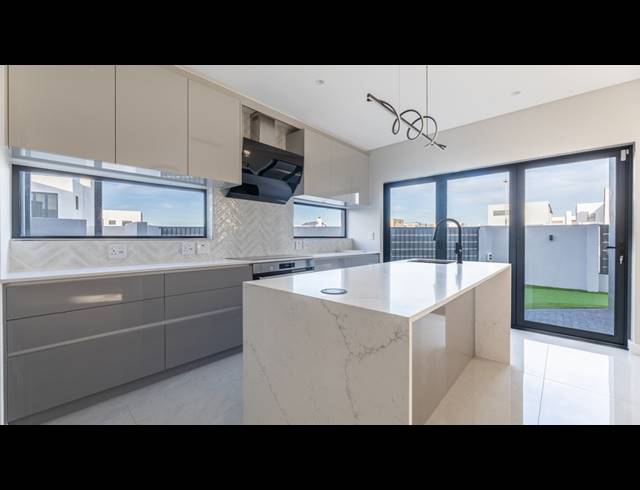 4 BEDROOM HOUSE FOR SALE IN SANDOWN
